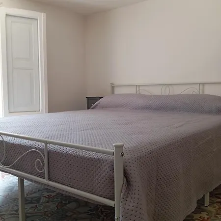 Lapis Domus * ليتشي